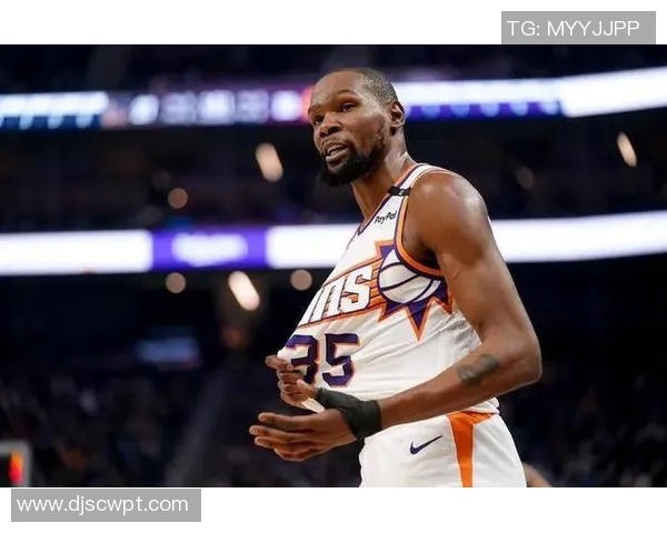 火箭与雄鹿正面交锋杜兰特与字母哥强强对决谁能笑到最后